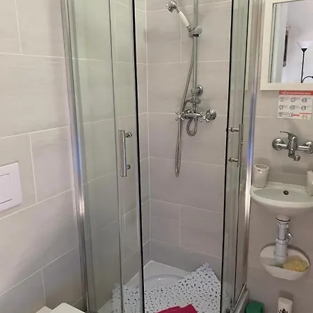 Goscinne Renata Knitter Komnino