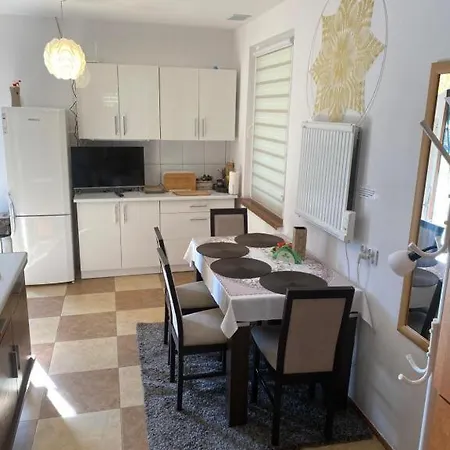 Goscinne Renata Knitter * Komnino