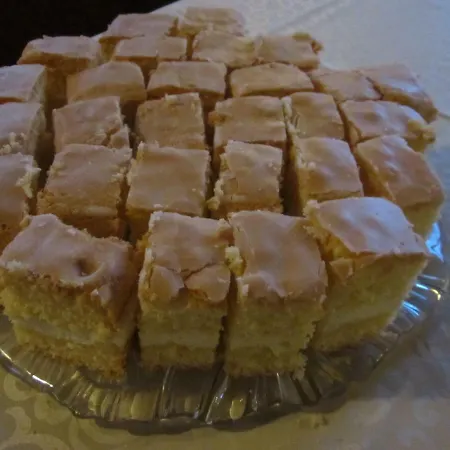 Goscinne Renata Knitter